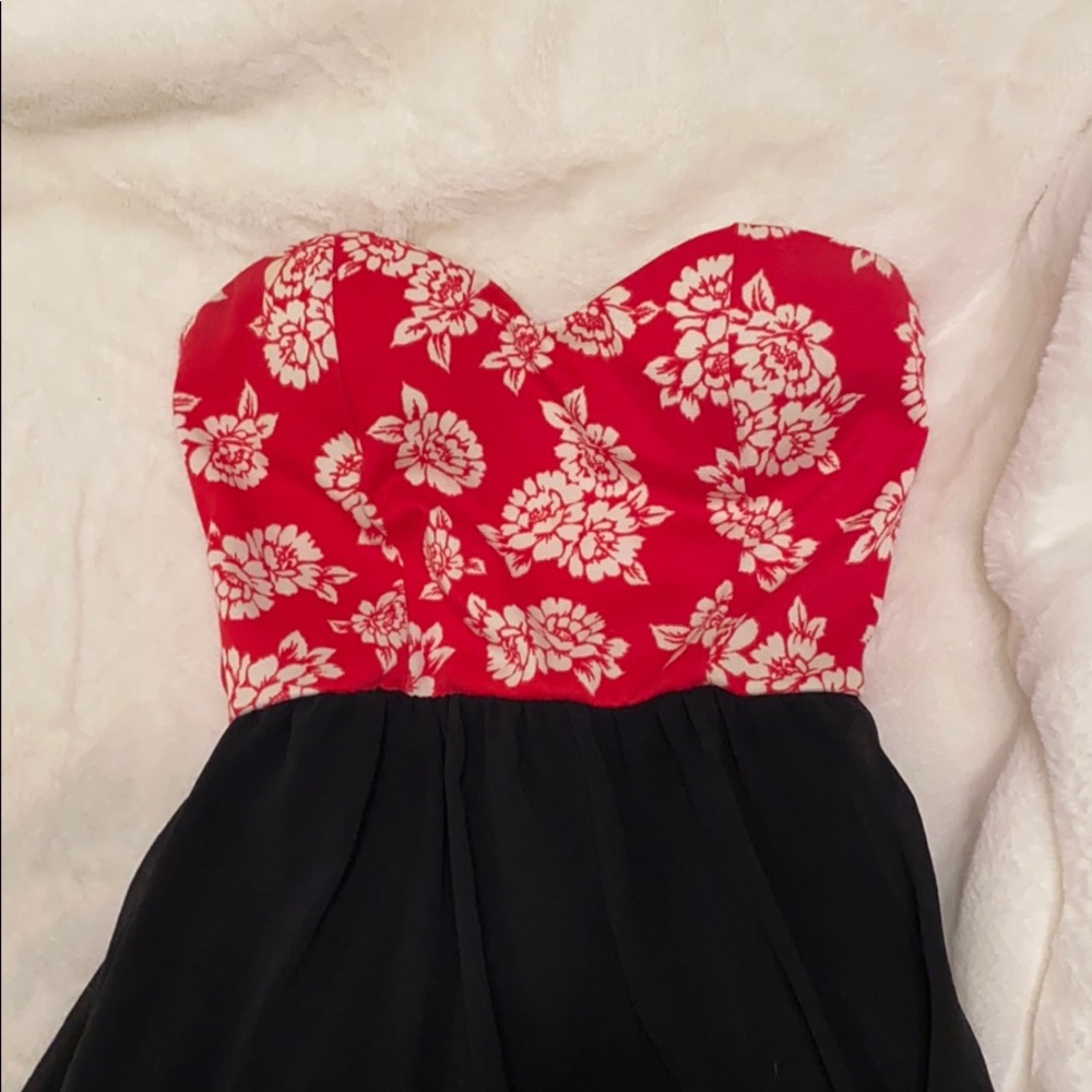 Women’s red and black maxi dress.